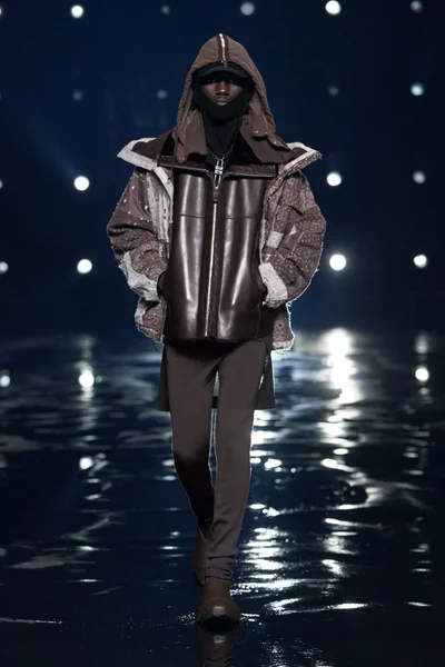 Look 30